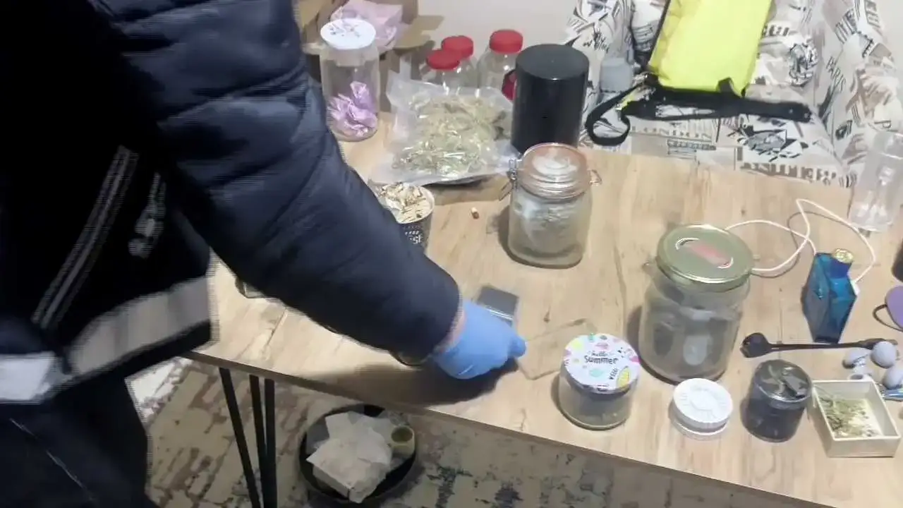 Adana’da Villadan Uyuşturucu Fabrikası Çıktı! Üretim Tesisi Kurmuşlar 3